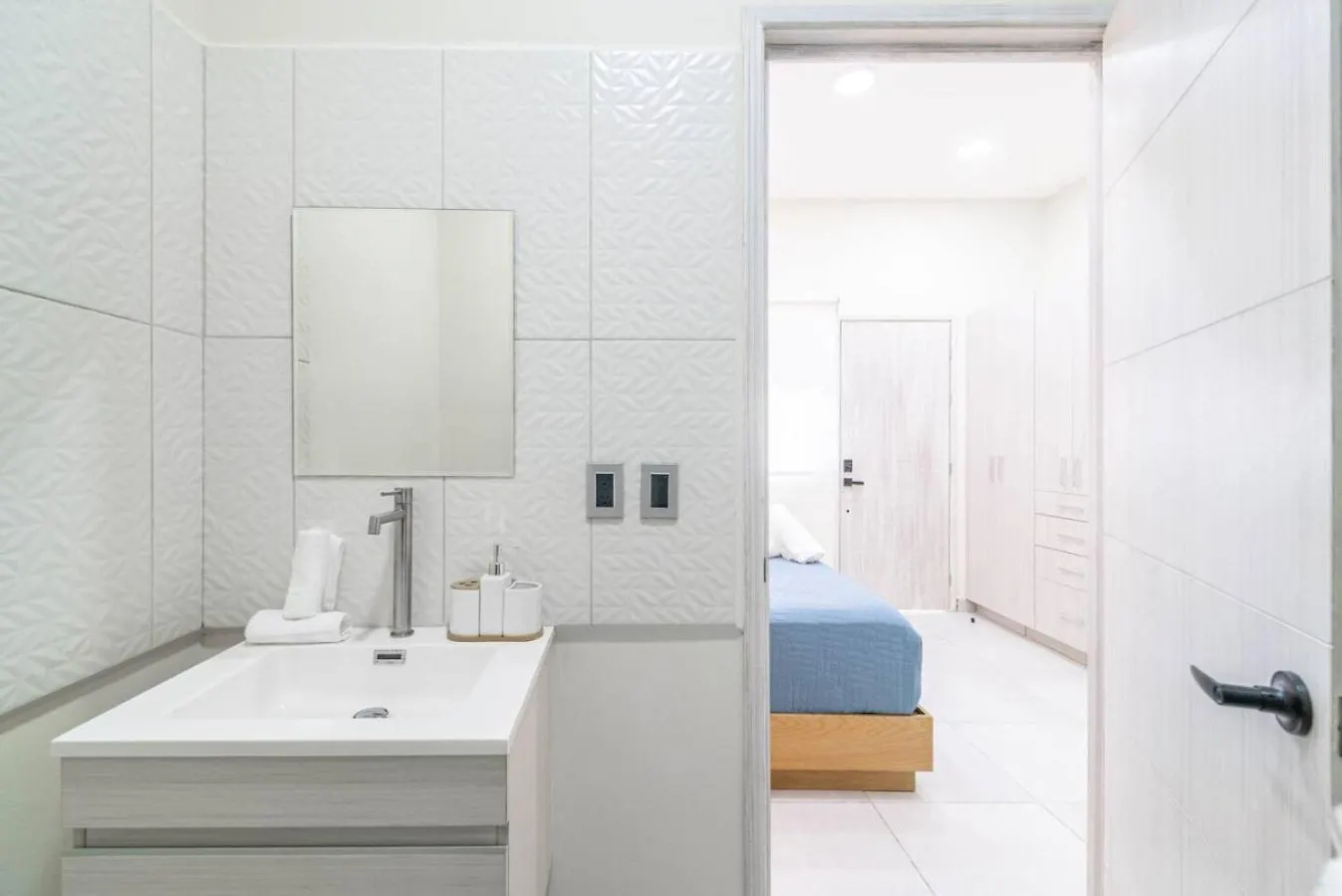 2 Bd Suite With Balcony Gym Rooftop Pool Playa del Carmen