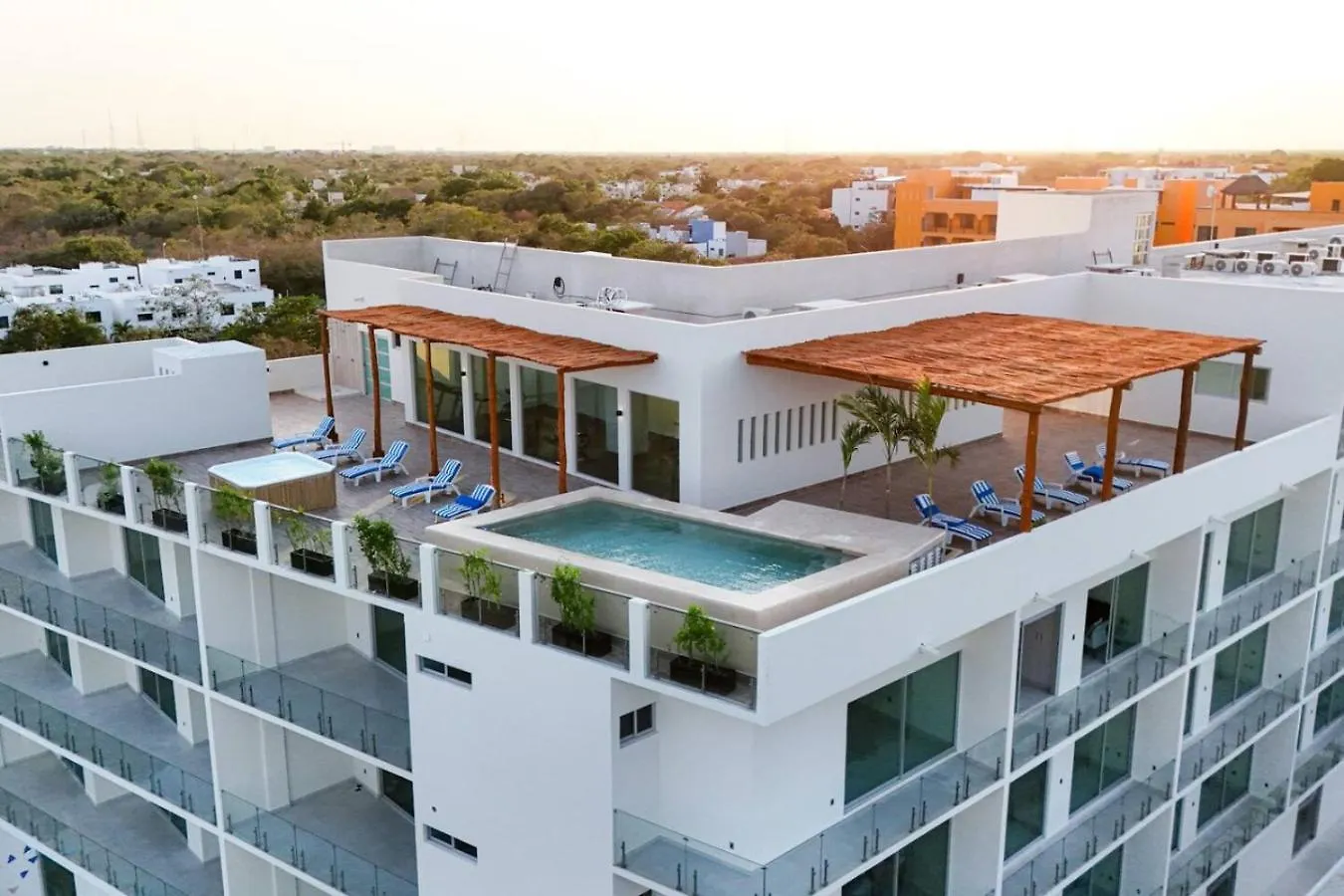 2 Bd Suite With Balcony Gym Rooftop Pool Playa del Carmen Mexico