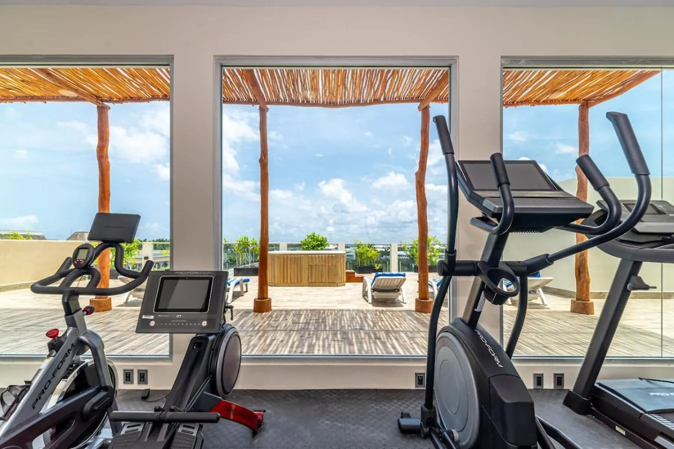 2 Bd Suite With Balcony Gym Rooftop Pool Playa del Carmen